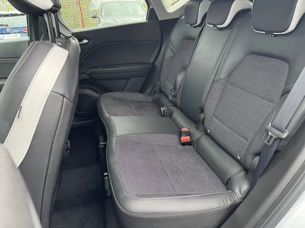 Photo de la voiture RENAULT CAPTUR TCe 90 Techno