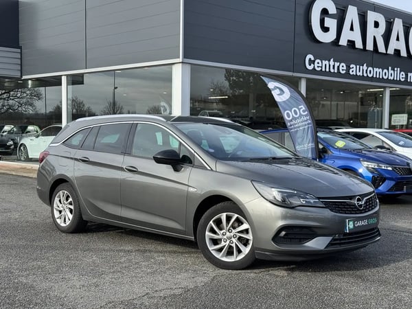Image de présentation de la voiture par abonnement Opel Astra Sports Tourer 1.2 Turbo 145 Ch Bvm6 Elégance
