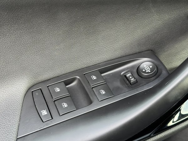Photo de la voiture OPEL ASTRA SPORTS TOURER 1.2 Turbo 145 ch BVM6 Elégance