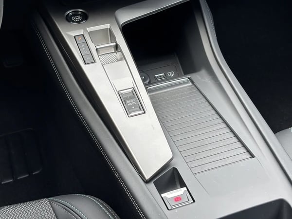 Photo de la voiture PEUGEOT 308 PureTech 130ch S&S EAT8 Allure