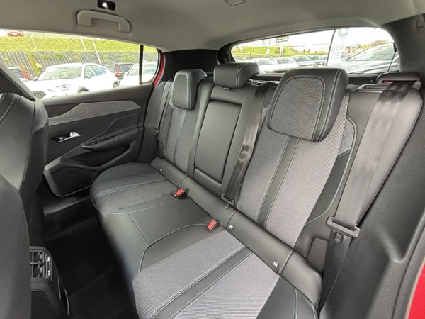 Photo de la voiture PEUGEOT 308 PureTech 130ch S&S EAT8 Allure