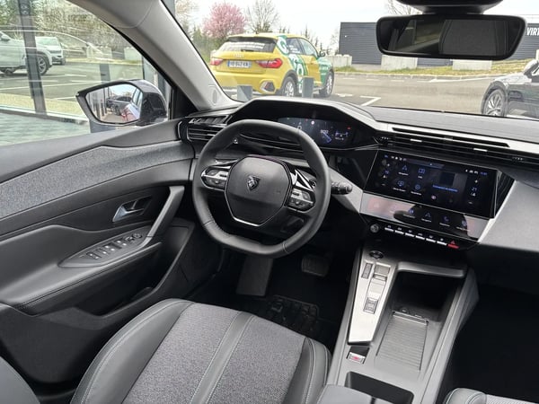 Photo de la voiture PEUGEOT 308 PureTech 130ch S&S EAT8 Allure