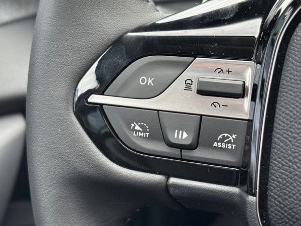 Photo de la voiture PEUGEOT 308 PureTech 130ch S&S EAT8 Allure