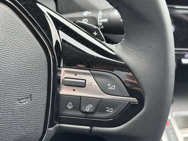 Photo de la voiture PEUGEOT 308 PureTech 130ch S&S EAT8 Allure