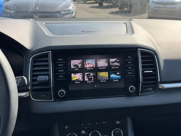 Photo de la voiture SKODA KAROQ 2.0 TDI 116 ch SCR Ambition