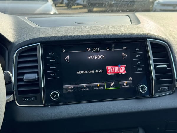 Photo de la voiture SKODA KAROQ 2.0 TDI 116 ch SCR Ambition