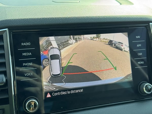 Photo de la voiture SKODA KAROQ 2.0 TDI 116 ch SCR Ambition