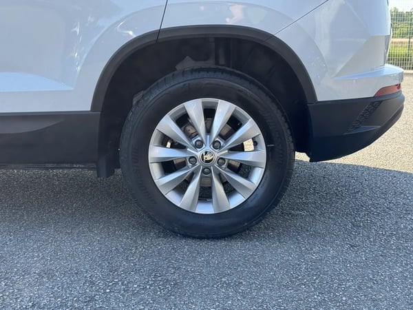 Photo de la voiture SKODA KAROQ 2.0 TDI 116 ch SCR Ambition