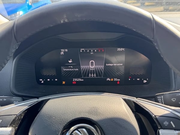 Photo de la voiture SKODA KAROQ 2.0 TDI 116 ch SCR Ambition