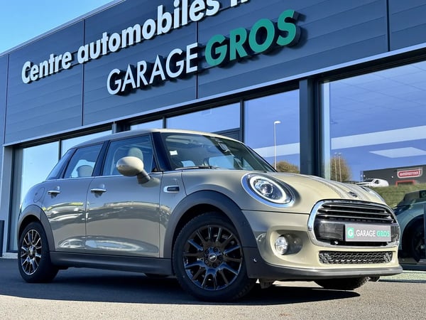 Photo de la voiture MINI HATCH 5 PORTES F55 LCI Mini 5 Portes Cooper 136ch Heddon Street BVA7 Euro6d-T