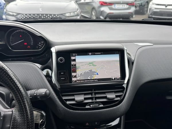 Photo de la voiture PEUGEOT 2008 1.2 PureTech 130ch S&S BVM6 GT Line