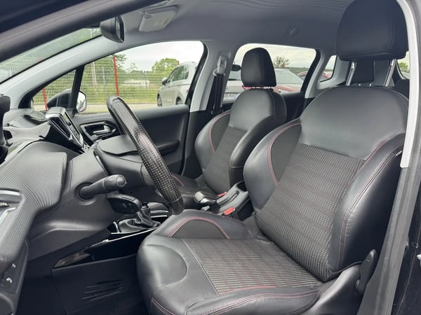 Photo de la voiture PEUGEOT 2008 1.2 PureTech 130ch S&S BVM6 GT Line