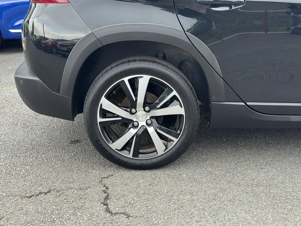 Photo de la voiture PEUGEOT 2008 1.2 PureTech 130ch S&S BVM6 GT Line