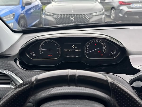 Photo de la voiture PEUGEOT 2008 1.2 PureTech 130ch S&S BVM6 GT Line