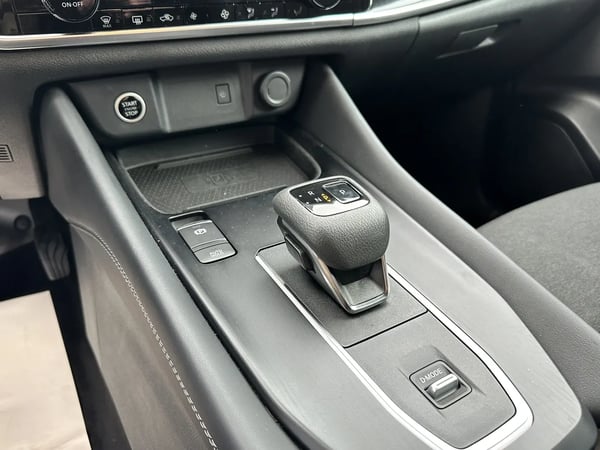 Photo de la voiture NISSAN QASHQAI Qashqai 1.3 Mild Hybrid 158ch N-Connecta Xtronic