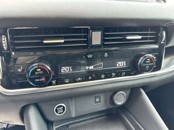 Photo de la voiture NISSAN QASHQAI Qashqai 1.3 Mild Hybrid 158ch N-Connecta Xtronic