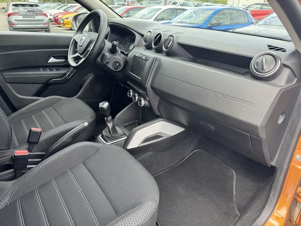 Photo de la voiture DACIA DUSTER Blue dCi 115 4x4 Prestige