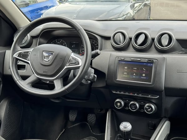 Photo de la voiture DACIA DUSTER Blue dCi 115 4x4 Prestige