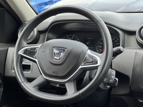Photo de la voiture DACIA DUSTER Blue dCi 115 4x4 Prestige