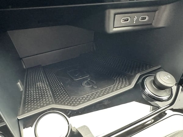 Photo de la voiture VOLKSWAGEN T-ROC 1.5 TSI EVO2 150 Start/Stop DSG7 R-Line