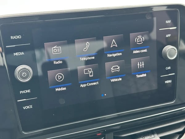 Photo de la voiture VOLKSWAGEN T-ROC 1.5 TSI EVO2 150 Start/Stop DSG7 R-Line
