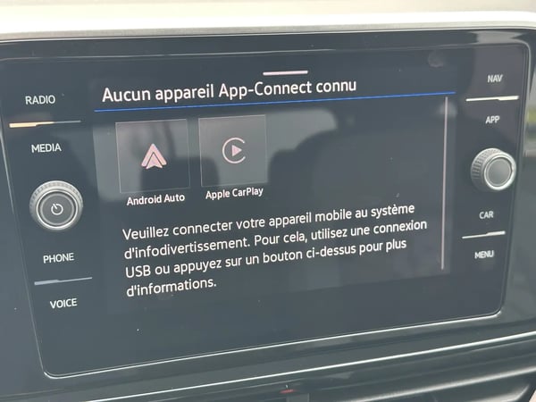 Photo de la voiture VOLKSWAGEN T-ROC 1.5 TSI EVO2 150 Start/Stop DSG7 R-Line