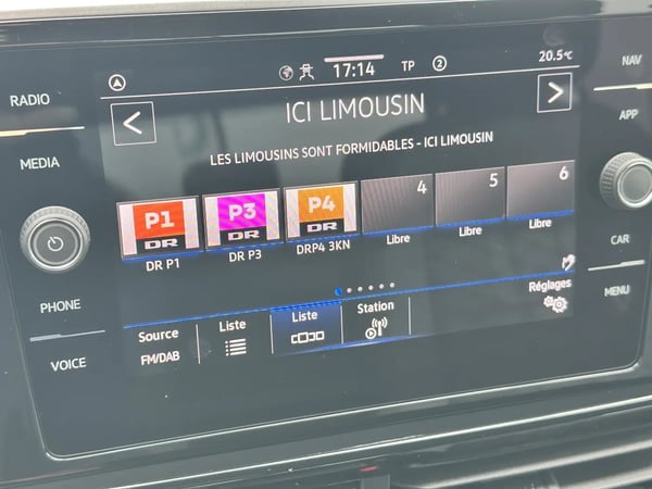 Photo de la voiture VOLKSWAGEN T-ROC 1.5 TSI EVO2 150 Start/Stop DSG7 R-Line