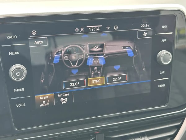 Photo de la voiture VOLKSWAGEN T-ROC 1.5 TSI EVO2 150 Start/Stop DSG7 R-Line