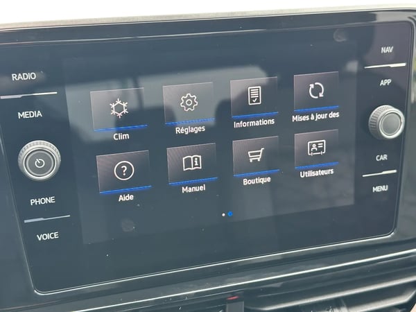 Photo de la voiture VOLKSWAGEN T-ROC 1.5 TSI EVO2 150 Start/Stop DSG7 R-Line