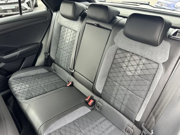 Photo de la voiture VOLKSWAGEN T-ROC 1.5 TSI EVO2 150 Start/Stop DSG7 R-Line