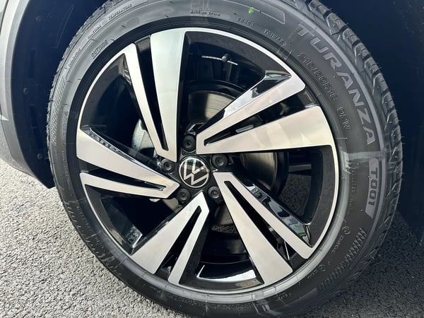 Photo de la voiture VOLKSWAGEN T-ROC 1.5 TSI EVO2 150 Start/Stop DSG7 R-Line
