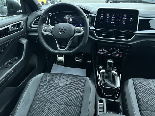 Photo de la voiture VOLKSWAGEN T-ROC 1.5 TSI EVO2 150 Start/Stop DSG7 R-Line
