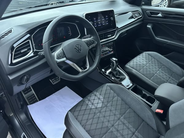 Photo de la voiture VOLKSWAGEN T-ROC 1.5 TSI EVO2 150 Start/Stop DSG7 R-Line