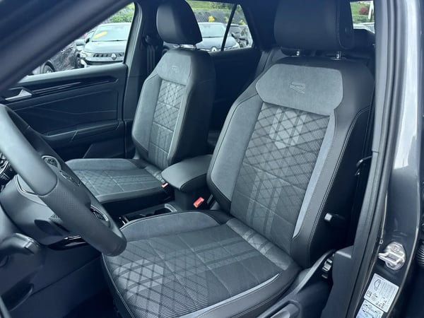 Photo de la voiture VOLKSWAGEN T-ROC 1.5 TSI EVO2 150 Start/Stop DSG7 R-Line