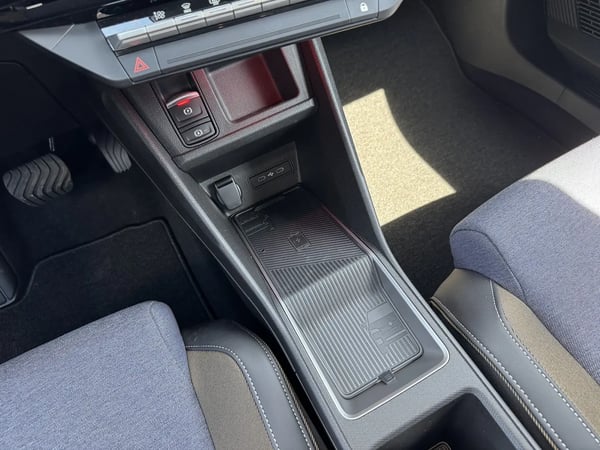 Photo de la voiture RENAULT RENAULT 5 E-TECH ELECTRIQUE 150 ch autonomie confort Techno