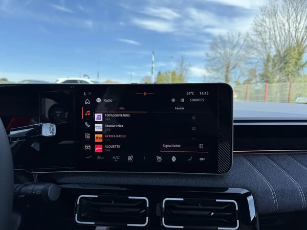 Photo de la voiture RENAULT RENAULT 5 E-TECH ELECTRIQUE 150 ch autonomie confort Techno