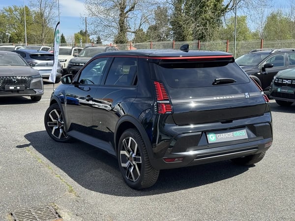 Photo de la voiture RENAULT RENAULT 5 E-TECH ELECTRIQUE 150 ch autonomie confort Techno
