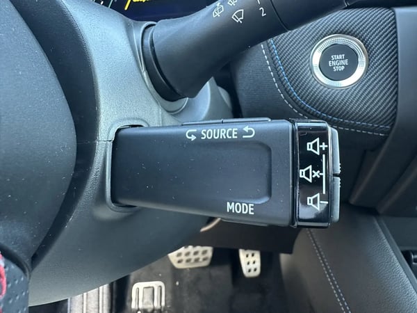 Photo de la voiture RENAULT SYMBIOZ E-Tech full hybrid 145 Esprit Alpine