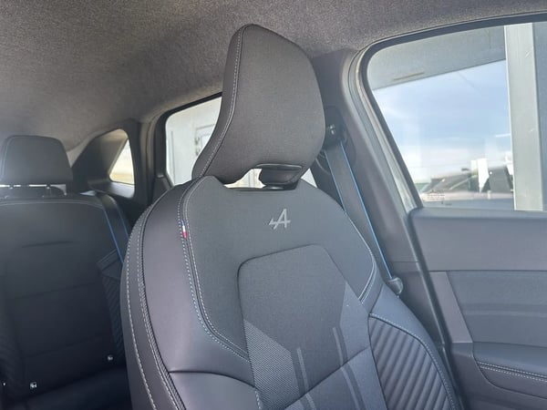 Photo de la voiture RENAULT SYMBIOZ E-Tech full hybrid 145 Esprit Alpine