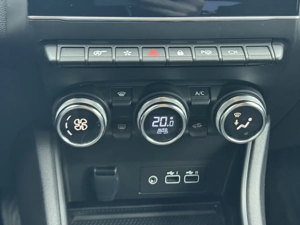Photo de la voiture RENAULT CAPTUR TCe 90 Techno