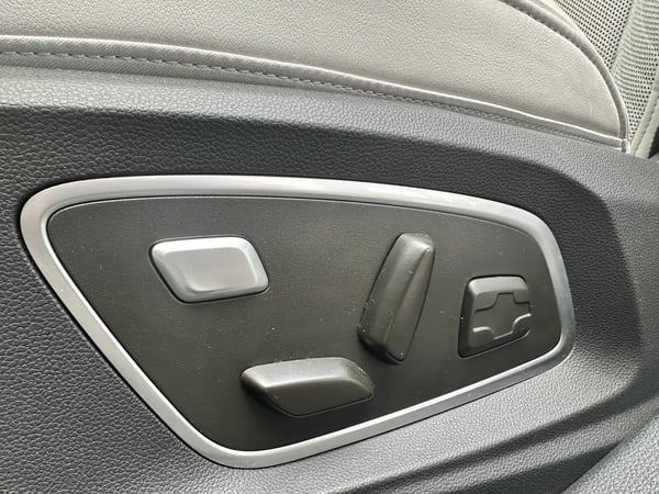 Photo de la voiture RENAULT SCENIC E-TECH 100% ELECTRIQUE electrique 220 ch grande autonomie Techno Iconic