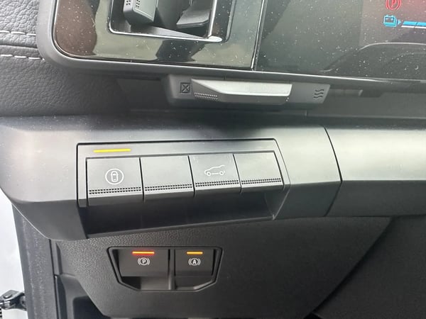 Photo de la voiture RENAULT SCENIC E-TECH 100% ELECTRIQUE electrique 220 ch grande autonomie Techno Iconic