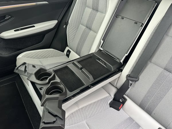 Photo de la voiture RENAULT SCENIC E-TECH 100% ELECTRIQUE electrique 220 ch grande autonomie Techno Iconic
