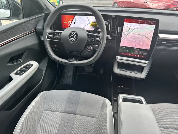 Photo de la voiture RENAULT SCENIC E-TECH 100% ELECTRIQUE electrique 220 ch grande autonomie Techno Iconic