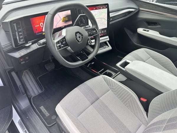 Photo de la voiture RENAULT SCENIC E-TECH 100% ELECTRIQUE electrique 220 ch grande autonomie Techno Iconic