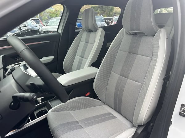 Photo de la voiture RENAULT SCENIC E-TECH 100% ELECTRIQUE electrique 220 ch grande autonomie Techno Iconic
