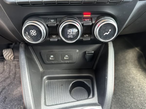 Photo de la voiture DACIA DUSTER ECO-G 100 4x2 SL Extreme