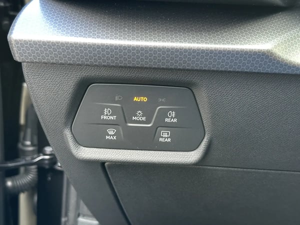 Photo de la voiture SEAT LEON 1.0 TSI 110 BVM6 Style