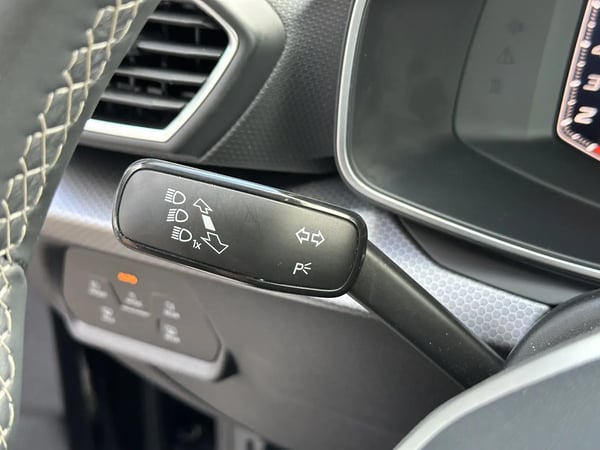 Photo de la voiture SEAT LEON 1.0 TSI 110 BVM6 Style
