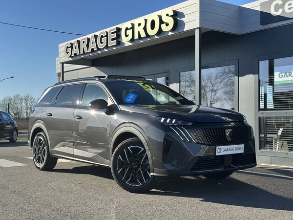 Photo de la voiture PEUGEOT 5008 Hybrid 136 e-DCS6 GT
